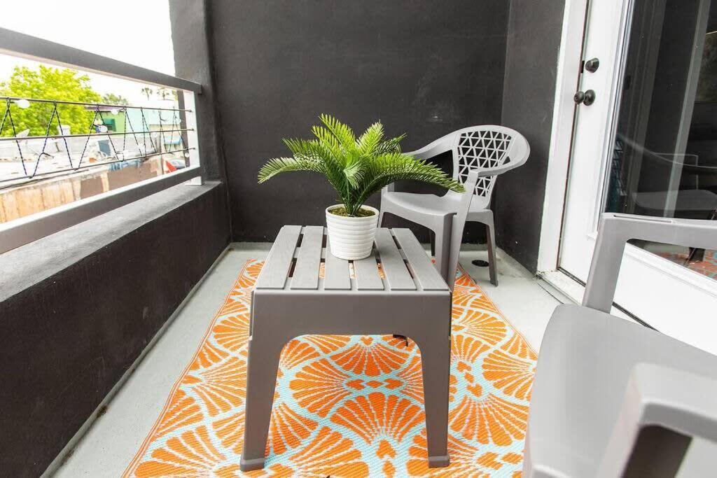 Restaurants-Pets-Professionals-Fastwifi-A C-Patios Apartment San Diego Bagian luar foto