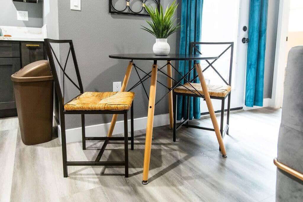 Restaurants-Pets-Professionals-Fastwifi-A C-Patios Apartment San Diego Bagian luar foto