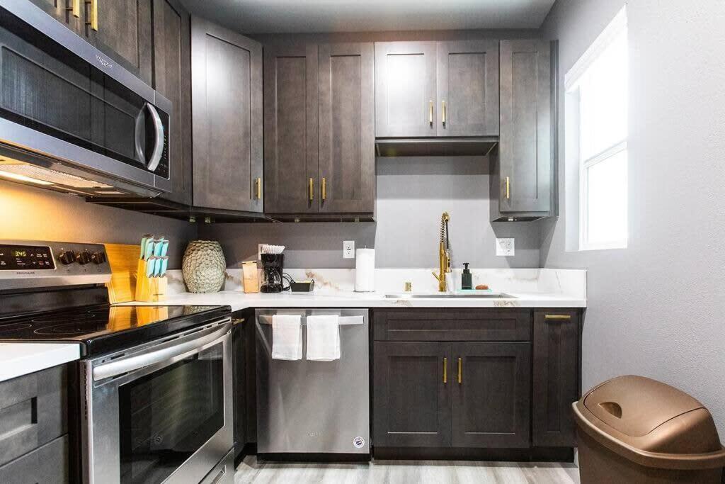Restaurants-Pets-Professionals-Fastwifi-A C-Patios Apartment San Diego Bagian luar foto