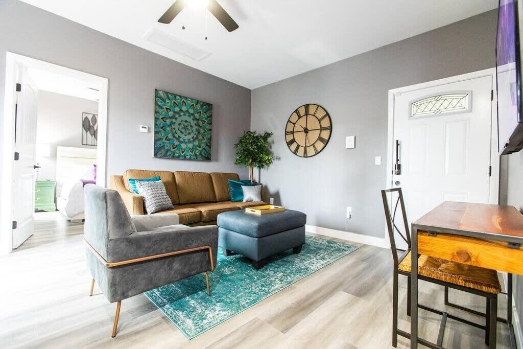 Restaurants-Pets-Professionals-Fastwifi-A C-Patios Apartment San Diego Bagian luar foto