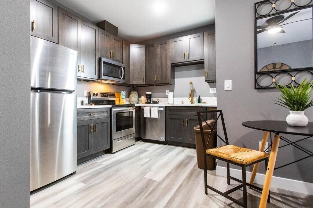Restaurants-Pets-Professionals-Fastwifi-A C-Patios Apartment San Diego Bagian luar foto